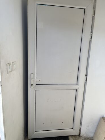 Furnitura və aksessuarlar: Hamam üçün İşlənmiş Plastik qapı Zamok ilə, Zəmanətsiz, Ünvandan götürmə