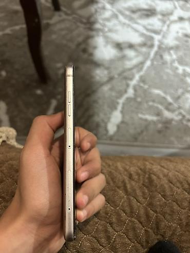 philips xenium 9@9s: LG Q6, rəng - Qızılı — 4
