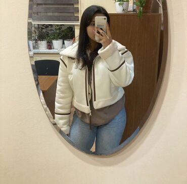 yun jaket modelleri: Qadınlar üçün qısa model “shearling” stili gödəkçə. - Rəng: süd ağ