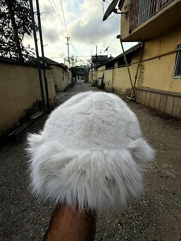 Baş geyimləri: Yeni, qış üçün dəbli rəngarəng peluş monqol papaqlar. Hər biri — 4