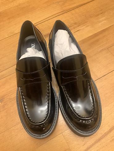 nabuk ayaqqabi: ZARA qadın loaferləri - Rəng: qara, parlaq finish - Model: penny — 1