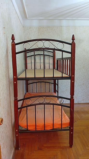 dəmir nərdivan: Metallik-odun kombinasiyalı iki mərtəbəli çarpayı - Karkas: qara — 1