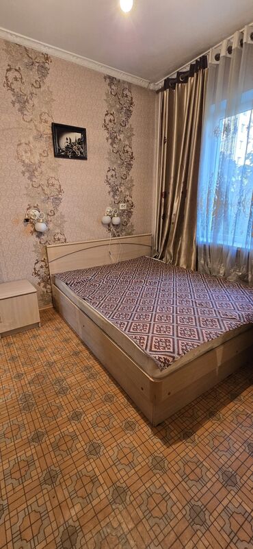 кровать из поддонов: Спальный гарнитур в светлом древесном оттенке (ЛДСП). Комплект