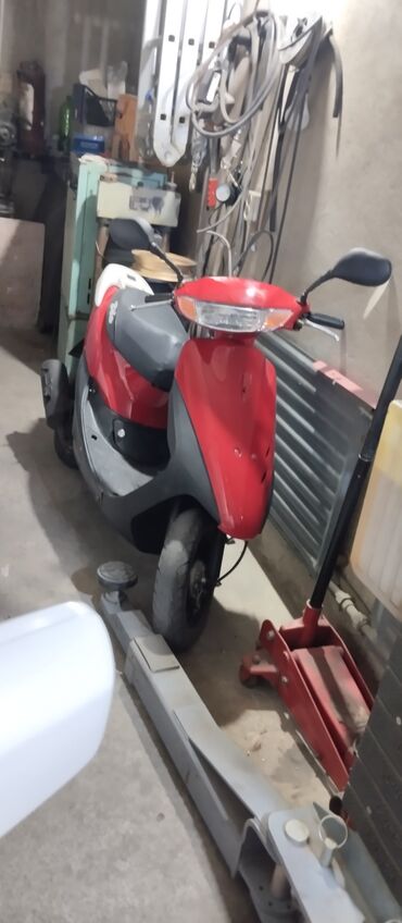 купить машину хендай солярис: Скутер Honda, 50 куб. см, Бензин