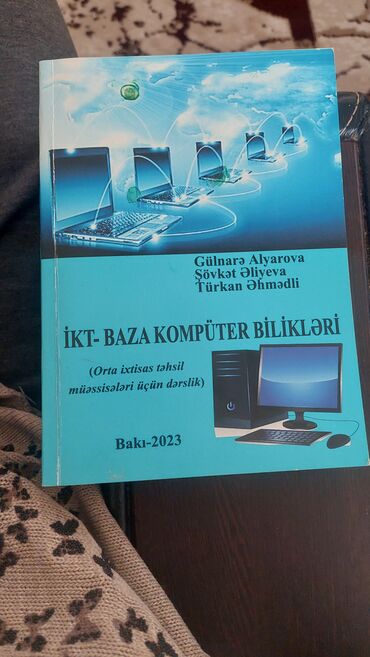 Kitablar, jurnallar, CD, DVD: Kompyüter haqqında hər bir şey mövcuddur.Kompyüter kursuna getmək