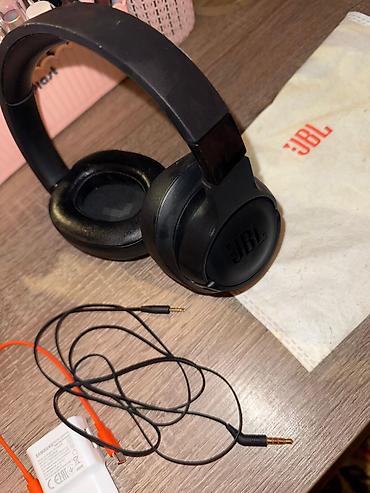 Qulaqcıqlar: JBL simsiz/simli qulaqlıq Xüsusiyyətlər: - Markalı JBL on-ear — 2