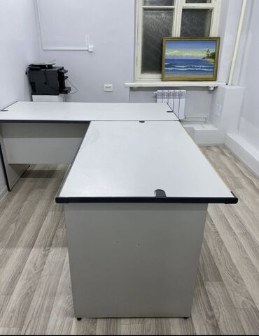куплю компьютерный стол: Комплект офисной мебели, Шкаф, Стол, цвет - Серый, Б/у