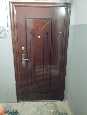 islenmis qapi satiram: Dəmir giriş qapısı - Material: polad/dəmir konstruksiya, ağır və