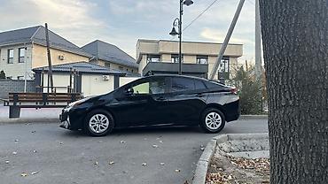 prius s: Toyota Prius: 2018 г., 1.8 л, Вариатор, Гибрид, Хэтчбэк — 3