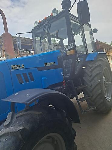 мтз 982: Трактор Беларус 1221.2 - Полный привод 4x4 - Двигатель дизельный — 9
