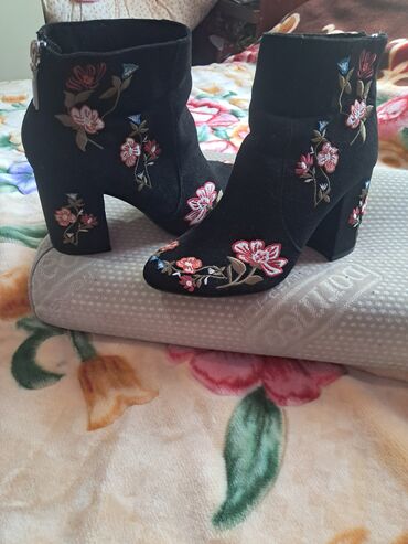 zenski duks na raskopcavanje: High boots, 39