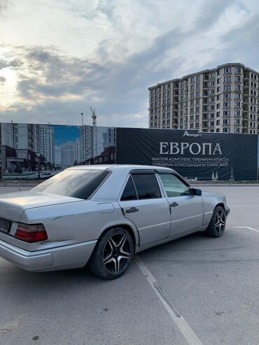 полики авто: Mercedes-Benz W124: 1993 г., 2 л, Механика, Газ, Седан