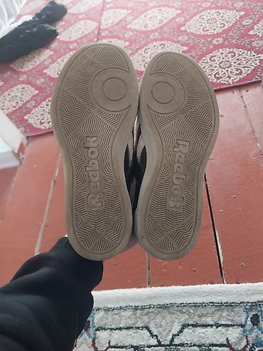 кызыл кия кыз: Эркектердин кроссовкасы, 34, Reebok, Колдонулган, түсү - Кара, Өзү алып кетүү — 6