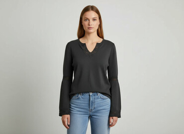 bluzki w serek eleganckie: Women's blouse, size M