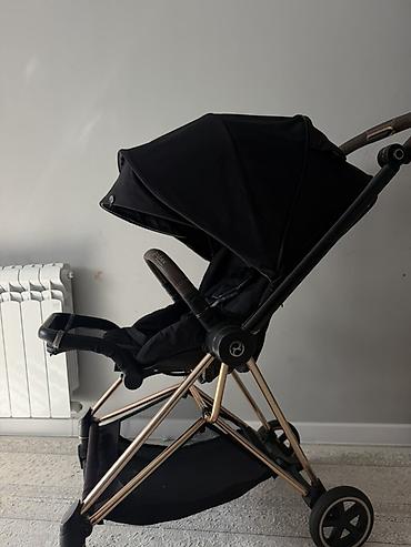 cybex eezy: Прогулочная коляска Cybex (черная, рама «шампань»)mios 3 не путайте — 1