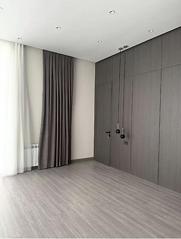 islenmis plastik qapi: 🚪✨ GİZLİ QAPILAR — İNTERYERİNİZƏ FƏRQLİ TOXUNUŞ! 🔹 Divarla bütövləşən — 9