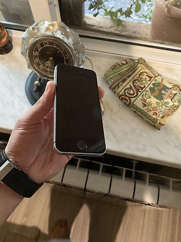 apple iphone se 2022: IPhone SE, 64 GB, Gümüşü, Barmaq izi — 2