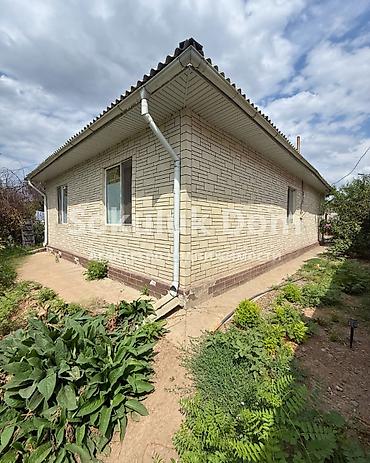 the level: 🏠Продается дом в с. Сокулук 🟡Комнаты: 3 🟡 Участок: 8 соток (по факту — 2
