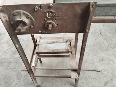 Колье: Металлический станок/механизм с загрузочным лотком и приводным узлом — 1