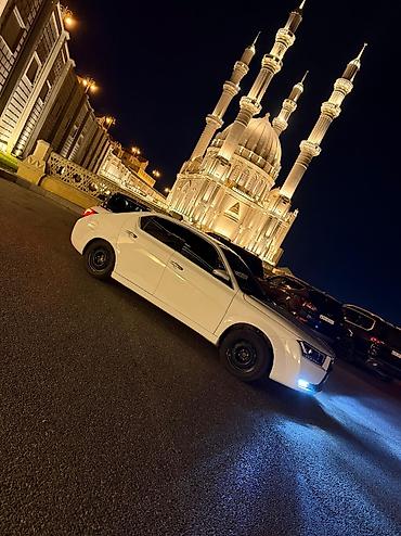 led guzgu: Ağ rəngli sedan – fərdi tüninqli eksteryer və LED işıq paketi — 1