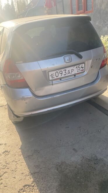 купить маленькую машину недорого: Honda Fit: 2002 г., Автомат, Бензин, Хетчбек