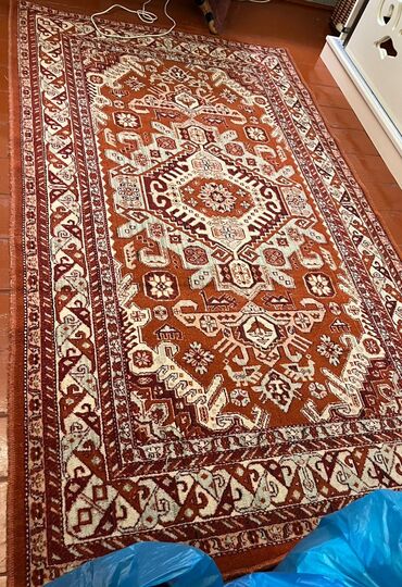 qadın üçün yay tunikləri: Qedimi xalçadır, 1,5 x 2.5 m. Qiymət 100 man, razilaşmaqda mumkundur