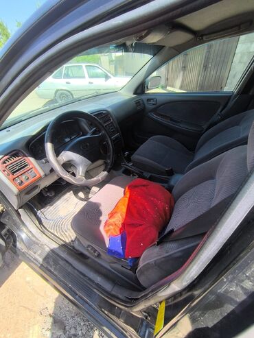 Toyota: Toyota Avensis: 1998 г., 2 л, Механика, Бензин, Седан