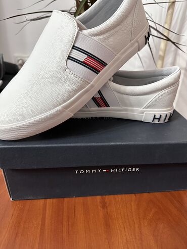 мужские высокие кроссовки: Кожаные мужские мокасины или Slip- On Sneaker Tommy Hilfiger, цвет