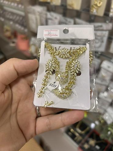 Бижутерия: Kiçik bjuteriya biznesi satılır. Hamsı ən çox satılan mallardı — 1