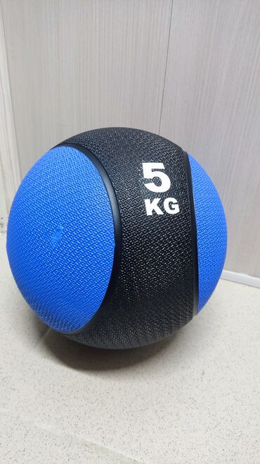 волейбольный мяч бу: Медбол "5 кг". Диаметр 23 см, вес 5 кг