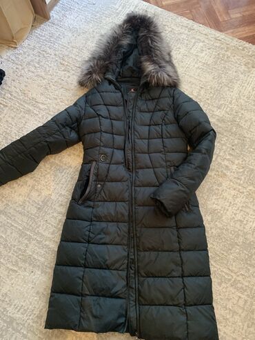 продаю в связи с переездом: Пуховик, Длинная модель, С капюшоном, M
