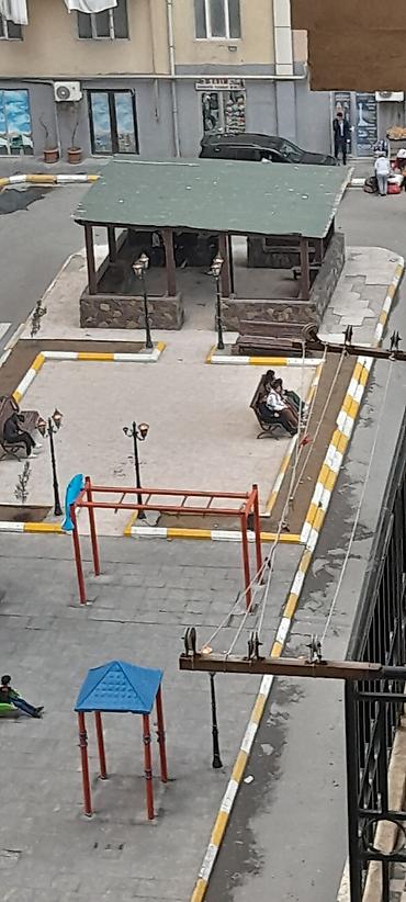 Mənzillər: Yeni yasamal Əsəd Əhmədov küçəsi üzrə yerləşən 22 mərtəbəli binanın 8 — 8