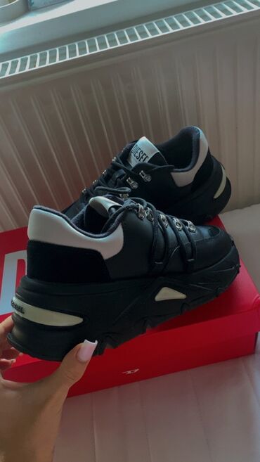 Women's Sneakers and athletic shoes: Diesel, 40, bоја - Crna — 1