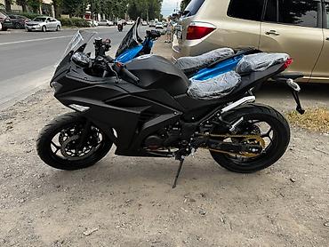 Мотоциклы: Спортивный мотоцикл в матовом черном цвете. Оснащен обтекателем и at lalafo.kg — 3 Мотоциклы: Спортивный мотоцикл в матовом черном цвете. Оснащен обтекателем и — 3