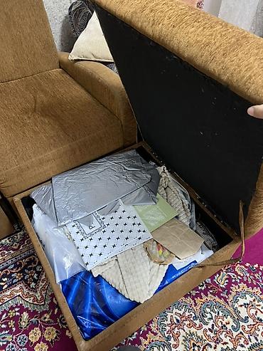 Угловые диваны: Угловой диван, C подушками — 1