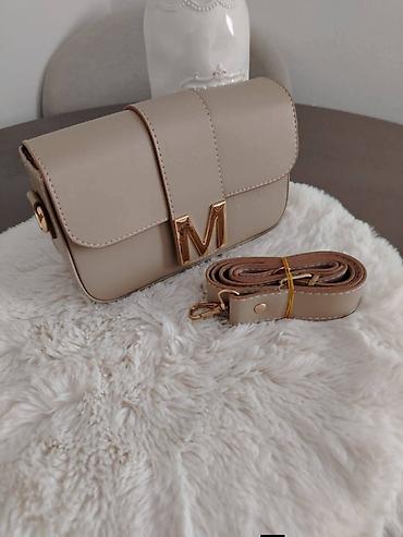 Torbe: Mona torbice samo 2800 dinara Kais 1700 dinara U setu 3800 dinara — 8