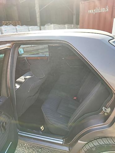 bud e9: Mercedes-Benz E-Class: 1991 г., 2.3 л, Механика, Бензин, Седан — 9