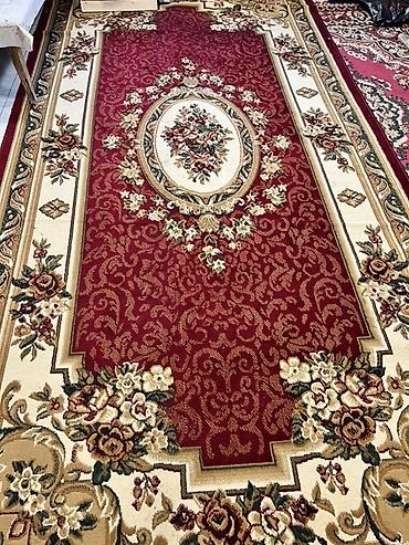 Ковер классический с бордовым полем и овальной медальоном в центре at lalafo.kg Ковер классический с бордовым полем и овальной медальоном в центре