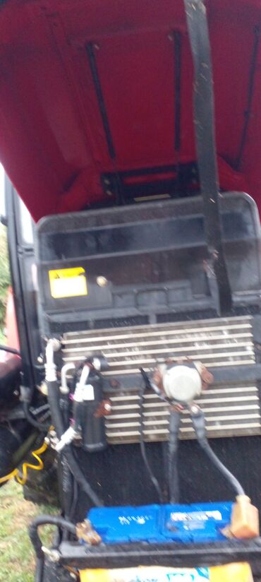 Traktorlar: YTO kənd təsərrüfatı traktoru - Marka/model: YTO (kabinli) - Gövdə — 7