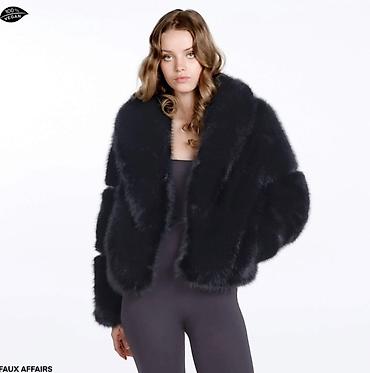 шубку: Куплю такую шубку ‼️ 
Zara
Пишите — 3