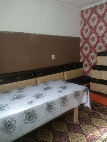 кухонный диваны: Продаем кухонный уголоксостояние среднеестол 2м,3дивана1угловой