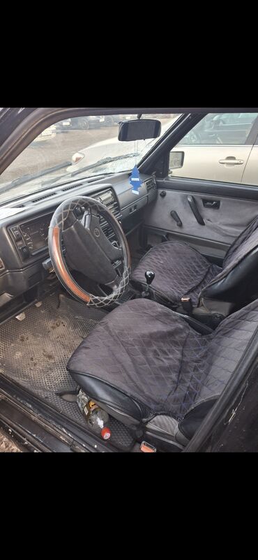 машина венто: Volkswagen Jetta: 1991 г., 1.8 л, Механика, Бензин, Хэтчбэк