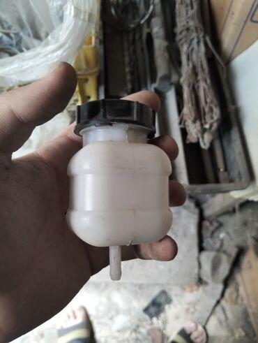 Qızdırıcılar: Avtomobil üçün hidravlik/əyləc mayesi üçün kiçik plastik rezervuar -