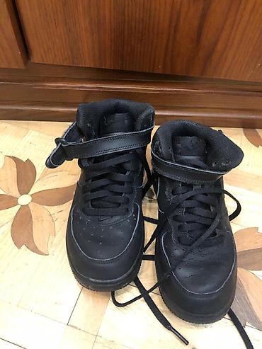nike hyperko: Original Nike qara rəngli uşaq/yeniyetmə idman ayaqqabısı (high-top) — 2