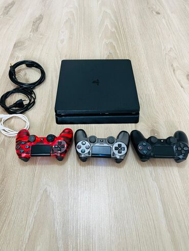 Saab: Playstation 4 Slim model 500 gb yaddaş ideal vəziyyətdə ancaq evə