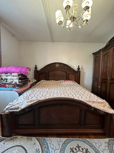 скупка мебели бу бишкек: Продается спальный гарнитур. Кровать 2*2 без матраца . Шкаф длина 270