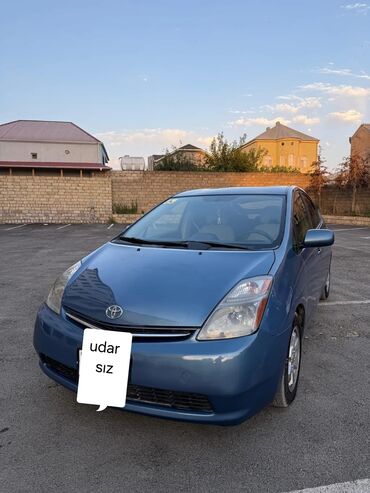 Yağlar və avtokimyəvi maddələr: Toyota Prius (ikinci nəsil) hibrid liftbek. - Göy rəngli kuzov