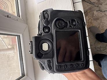 iphone 17 pro mac: Зеркальная камера Nikon 810 с профессиональным зум-объективом Состав — 4