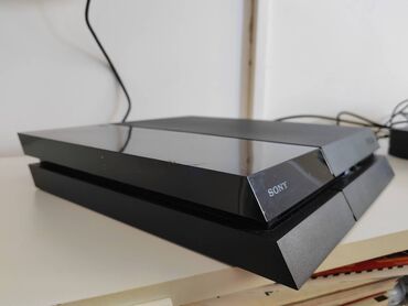 turpija za bebe: Sony PS4 500Gb Sony Playstation 4 konzola 500 GB, vrlo malo