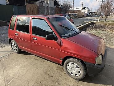 Другие автомобили: Компактный 5‑дверный хэтчбек красного цвета. Основные особенности: - — 2